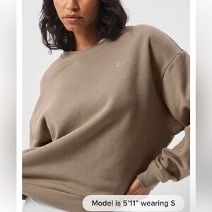 ALO accolade pullover in GRAVEL